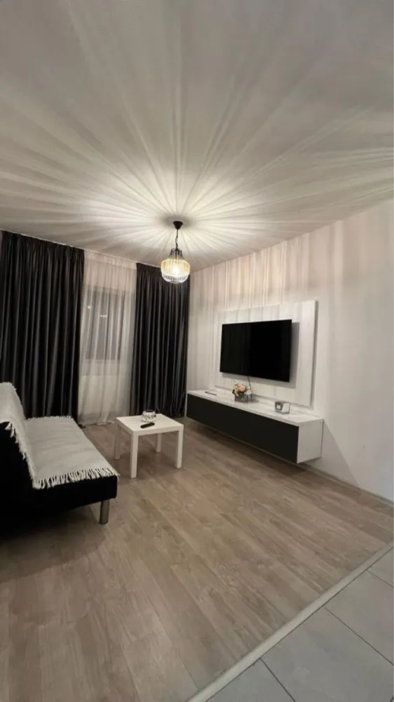 Apartament de inchiriat Nazuintei! - Inchiriez apartament in regim hotelier cu 3 camere + parcare, apartamentul este complet utilat.
-2 dormitoare
-living
-1bai
-1 balcoan
-bucatarie cu toate electrocasnicele
-incalzire prin centrala

Langa bloc dispuneti de magazine,mini market, farmacie,profi,mega image,jisk si leroy merlin.

Acest apartament se inchiriza cu parcarea subterana.

Apartamentul este nou.
Pentru mai multe detalii la telefon .