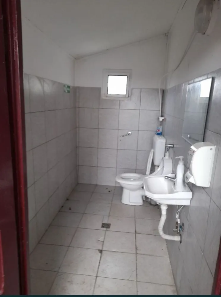 Vand casa cu grajd si teren in Satu Mare Com Craidorolot Jud Satu Mare 2 - Vand Casa buna de locuit sau ca spatiu cimercial, cu grajd de 30 de vaci din structura usoara, la nevoie se arendeaza si 15 hectare teren extravilan! Pret 28500 euro usor negociabil detalii la telefon sau in privat