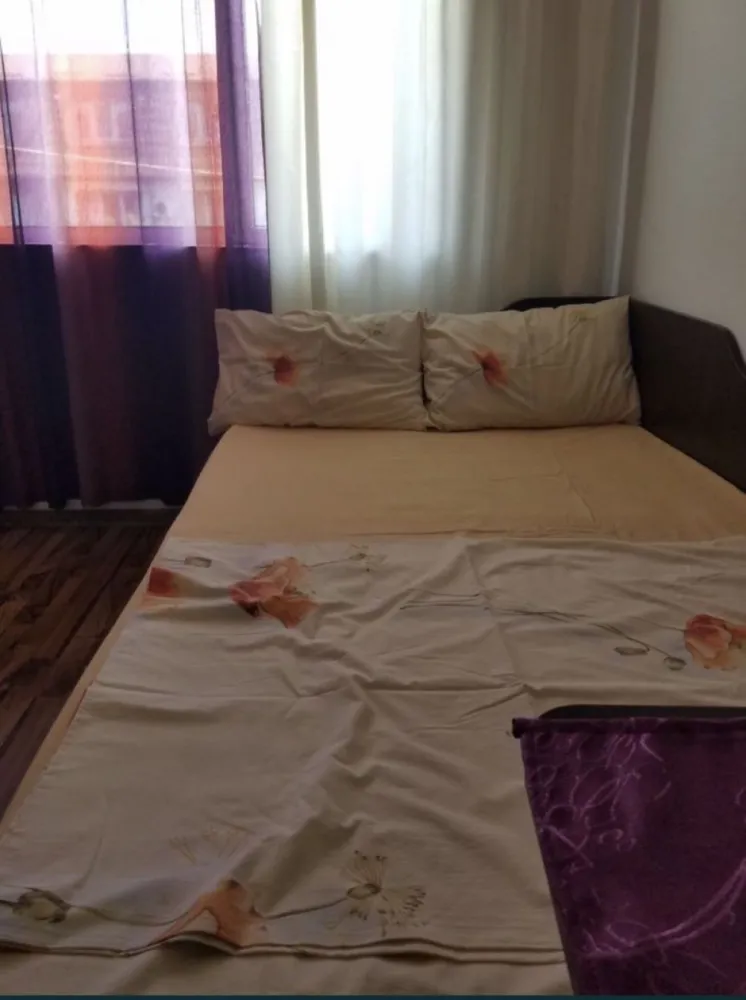 Vand Garsoniera Navodari - Vând garsoniera strada marii,langa peny,etaj 2,suprafață 21m,mobilata utilata,preț 25000 euro ,vedere stradală