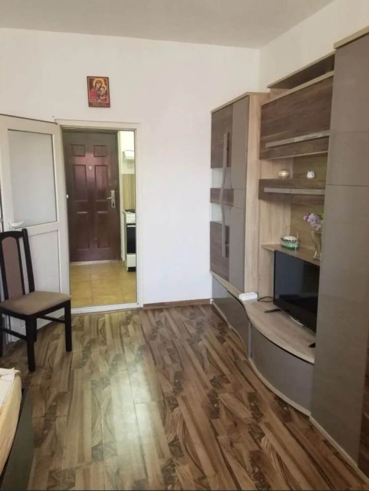 Vand Garsoniera Navodari - Vând garsoniera strada marii,langa peny,etaj 2,suprafață 21m,mobilata utilata,preț 25000 euro ,vedere stradală