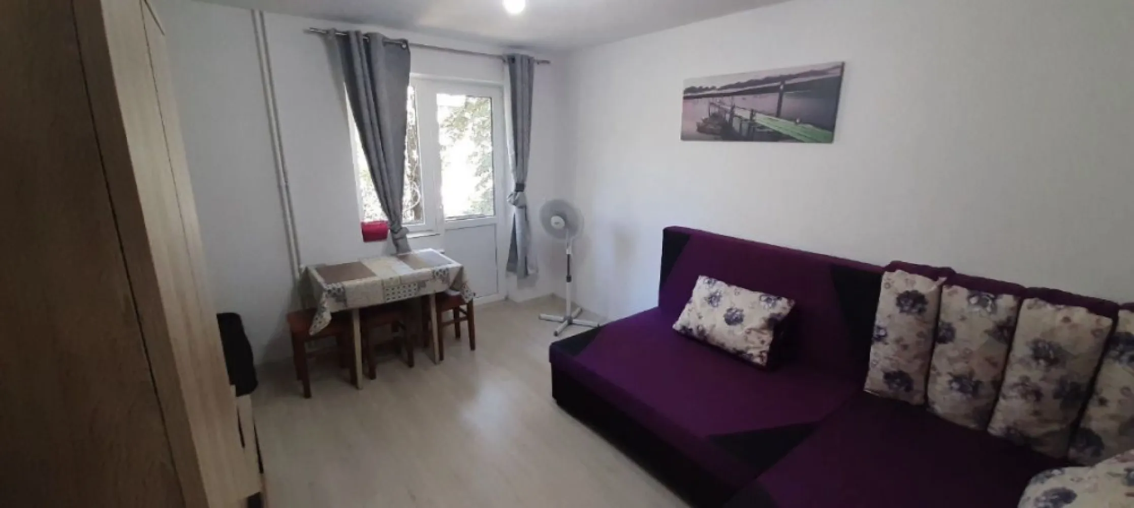 Vand Garsoniera Tomis Nord - Vând garsoniera complet mobilata și utilata disponibila imediat renovata recent în zona Tomis Nord la 10 min mers pe jos de Satul de Vacanta Mamaia și City Park Mall Constanța.
