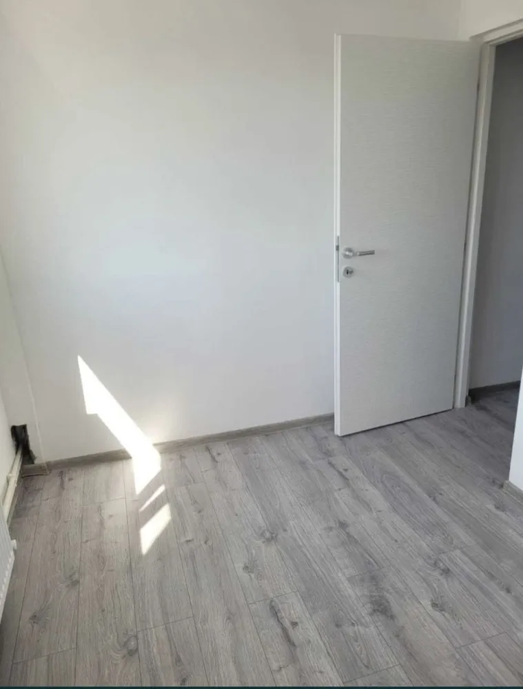 Apartament 2 camere Faleza Nord - Se vinde un aoartament cu 2 camere in Faleza Nord, complet renovat, centrala pe gaze, pozitie excelenta.