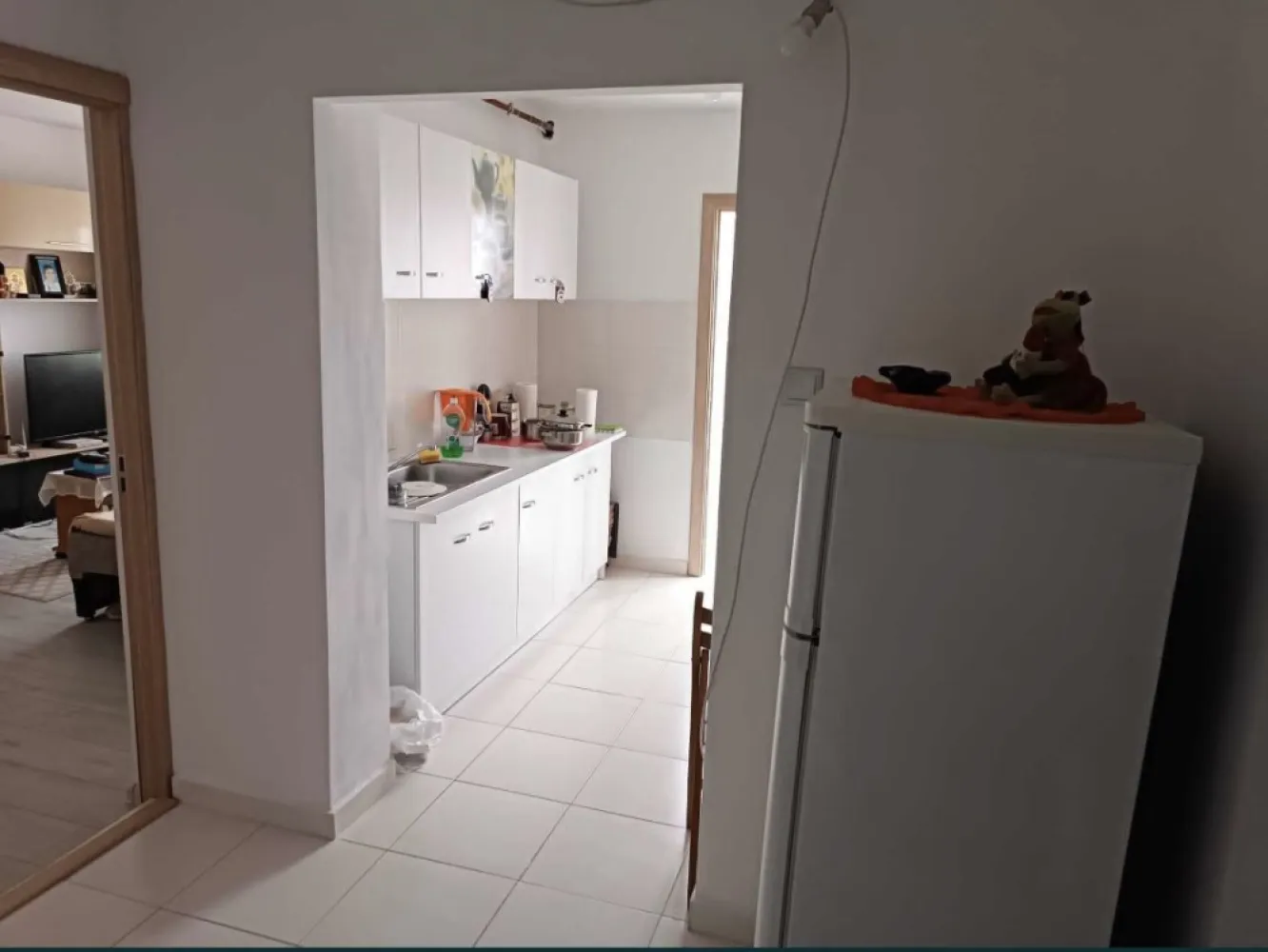 Apartament de vanzare Soveja - apartament de vanzare decomandat 2 camere Soveja, Galeriile Soveja si Eden colt cu SEmanatorului, etaj 4 din 4 , 51 de m patrati , balcon inchis, renovat, tot nou, cadastru , intabulare, partial mobilat (bucatarie si balcon si dormitor), termopane, izolat, centala pe gaze , 72800 euro, 0756558681