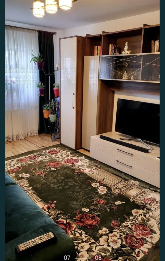 Vand ap conf 0 2 cam - Ap 2cam decomandat et 2 zona semafor Pandurului stradal renovat centrala gaz cadastru și intabulare nemobilat, ofer un bonus, inclus în preț, un dormitor sau bucătărie