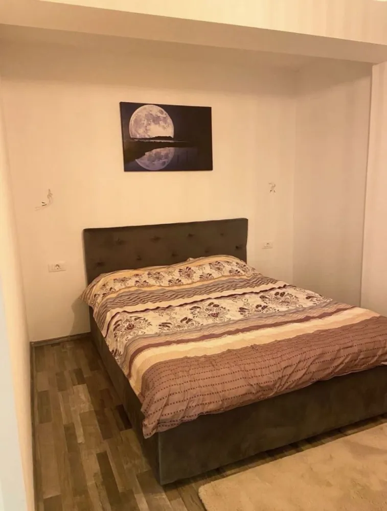 Ap cu 3 camere Palazu Mare - Apartament cu 3 camere, 2 băi, balcon deschis, bucătărie închisă, loc de parcare, boxă