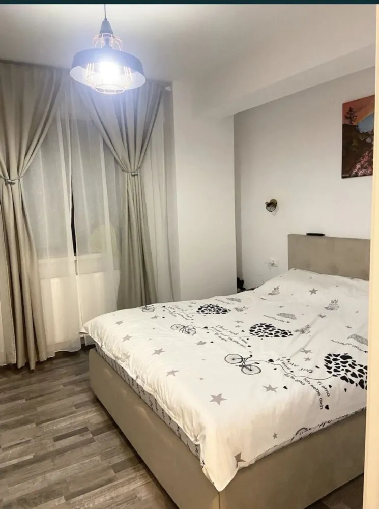 Ap cu 3 camere Palazu Mare - Apartament cu 3 camere, 2 băi, balcon deschis, bucătărie închisă, loc de parcare, boxă
