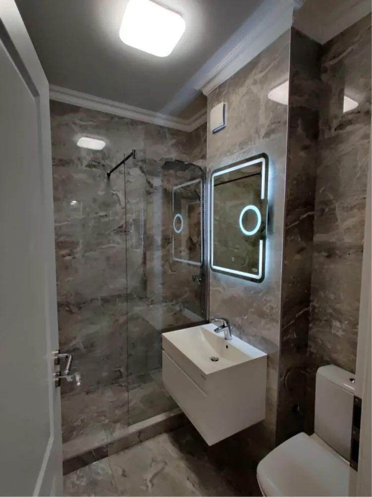 Inchiriez garsoniera Exigent Plaza 500€ Proprietar - Proprietar, ofer spre inchiriere garsoniera, situata in complex Plaza Residence (Exigent Plaza) Faza 2 la 5 minute de metrou Lujerului.

Complexul nou dispune de paza 24/24, 2 lifturi, este foarte curat si linistit. Garsoniera are centrala proprie.
Garoniera va dispune de canapea extensibila + topper. Are multiple spatii de depozitare si 2 dressing-uri mari,birou.

Este prevazuta cu toate electrocasnicele necesare:
-bucatarie dotata complet (frigider, plita, hota, cuptor,A+)
-Aer Conditionat Smart 12000 btu A+ Whirpool
-TV Toshiba Smart 126cm A+
-Masina de spalat Indesit cu uscator A+
-Ambient wireless Honeywell 

Etajul 2,la doar 5 minute de metrou Lujerului si in apropiere de tramvai 41.

Se afla la 100m de Mall Plaza si Carrefour Lujerului, precum si in apropiere de Politehnica si zonele comerciale si de birouri AFI si Campus. Magazin Profi(la parterul blocului),Mega Image. Parcuri la cateva minute de mers pe jos.

Se poate parca in jurul complexului sau se poate inchiria loc de parcare in complex la subteran sau suprateran.
Se inchiriaza la pretul de 500€/luna + 1 luna garantie.