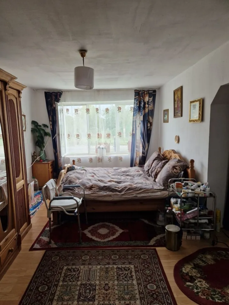 Vând casa Terebesti sau schimb - Vând casa Terebesti, pusa la punct ,214 metri pătrați si un total de 20 de arii s au schimb cu apartament ,et 2 maxim,exclus solidaritati
