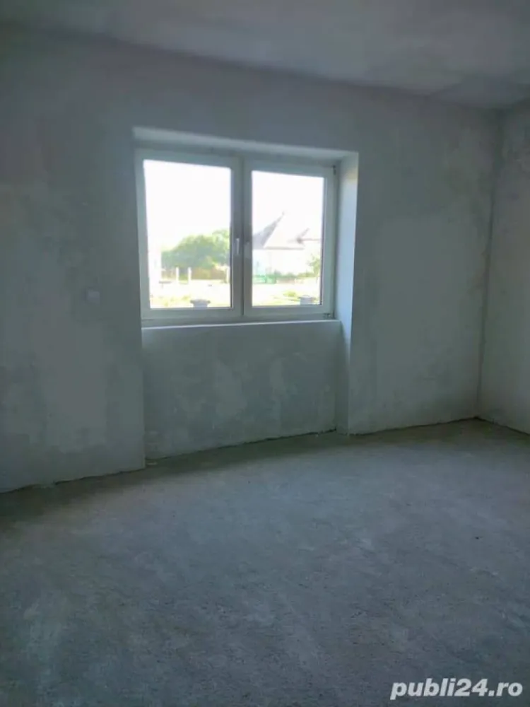 Casa 80 mp cu doua camere de vanzare in Pelisor - Agenția imobiliara BRASADAS vinde casa semifinisata in Pelisor ,2 camere , teren 1500mp , 14 km de la Satu Mare . Utilitati curent electric, groapa septica ,apa in curte si in fata casei . Anexa garaj 35 mp.
www.brasadas.com.