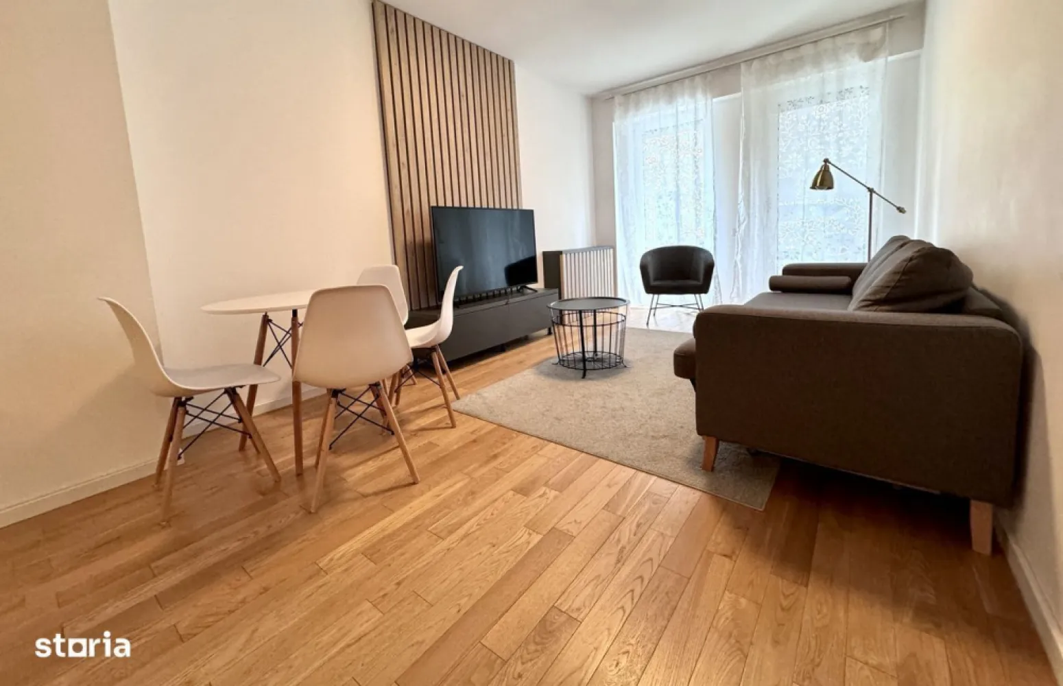 Apartament Dacia Eminescu Complex Boutique 3 camere 2 bai (Dir.prop) - Direct Proprietar. Apartament situat in complex rezidential boutique, locatie privilegiata situat pe o strada linistita situat intre Bd Dacia si Bd Stefan cel Mare.Complex Rezidential cu unicitate arhitecturala zona Eminescu/Daciei/Polona (strada Vasile Lascar nr 202). Suprata totala utila este de 70 mp. Dispune de 2 bai.Este complet mobilat si utilat lux. Apartamentul este situat la parter, cu vedere catre spatii verzi cu acces privat si beneficiaza de finisaje premium: - Obiecte sanitare Villerroy & Boch (Germania) - Marmura din Grecia - Ceramica Marazzi in zonele comune (Italia) - Tamplarie Aluminiu Cortizo (Spania) - Usi Lebo (Germania) - Baterii Grohe (Germania) - Parchet stejar (Slovenia) - Centrala proprie de apartamentPosibilitate loc de parcare private in complex.Posibilitate vizionari si seara sau in weekend.