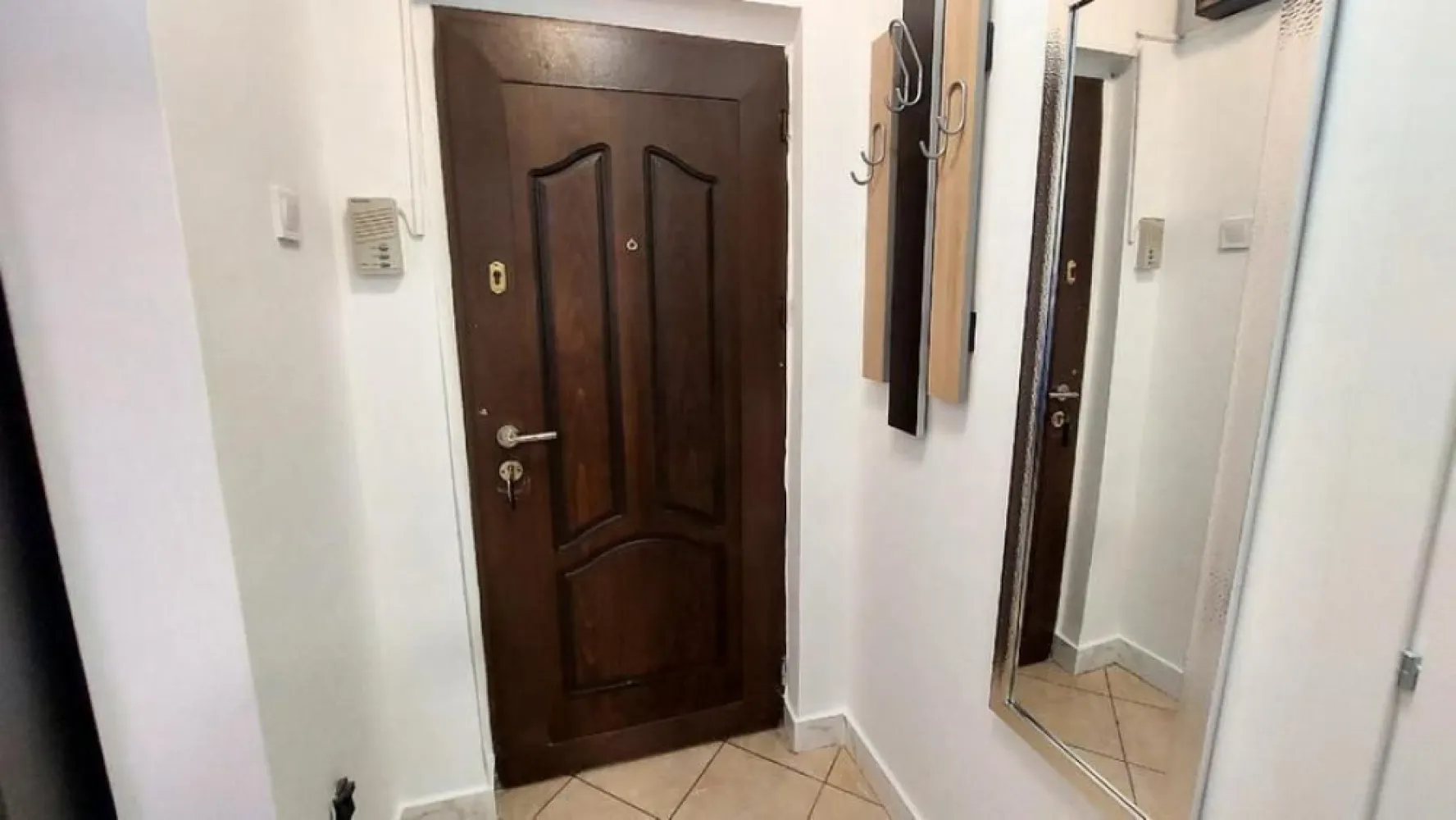 BRASADAS iNCHIRIAZA Garsoniera Mihai Bravu luminoasa vedere stradala - Agentia Imobiala Basadas Particular închiriez garsoniera decomandata, 38 m2 utili, etaj 4/10 recent renovata, zona Dristor-Mihai Bravu, la 5 min de metrou, luminoasa, vedere stradală, aer condiționat, de preferința pe termen lung. Nu se admit persoane fumătoare și nici animale de companie. 
Chiria lunară: 430 euro/luna