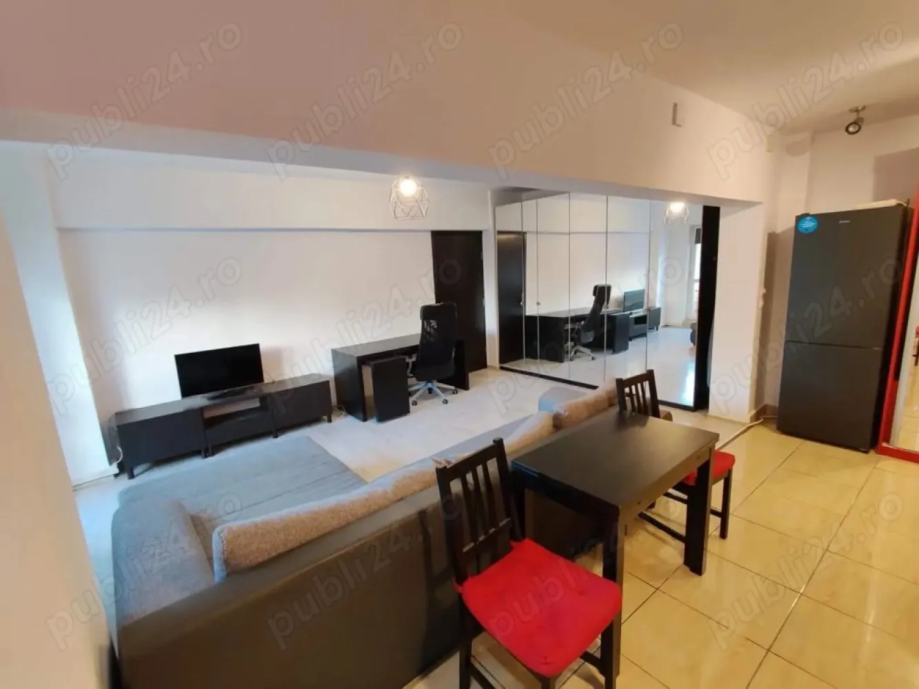 Inchiriez apartament 2 camere Rahova - complet mobilat si utilat - centrala proprie - Închiriez apartament complet mobilat si renovat in zona Rahova. 2 camere, 55 mp, balcon închis, centrala proprie, călduros, foarte luminos, cu fata spre sud. Etaj 2.

Lidl chiar peste drum si alte supermaket-uri in apropiere. Parcul Sebastian foarte aproape. La jumatate de ora de mers pe jos de zona Unirii sau cu tramvaiul in sub 20 de minute.