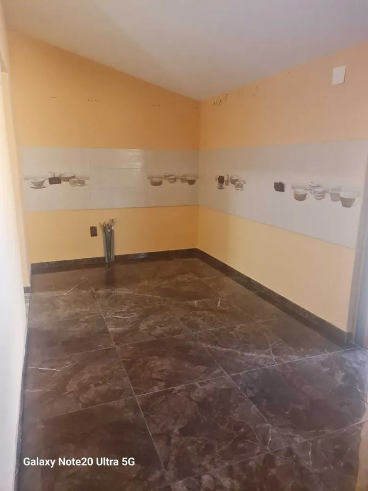 BRASADAS vinde casă 4 cam 3.15 ari zona L Blaga. - Agentia Imobiliara BRASADAS vinde casă de locuit nemobilata imediat ocupabilă cu suprafata utilâ apr. 150 metri patrați.

Compartimentare :
 - PARTER - Hol intrare, Camera de zi, Loc servit masa, Bucătărie (incalzire pardosea) cu loc de gatit separat, Spălătorie, WC de serviciu, Spațiu tehnic.
 - ETAJ - 3 Dormitoare, Baie de Familie.
ANEXA - Camara alimente cu două spații de depozitare.
LOC DE PARCARE amenajat pentru două mașini în curte.

ALTE FACILITATI - Sistem de supraveghere video, sistem alarmă, Aer conditionat, încălzire electrică suplimentară in Baia de Familie, Poarta de intrare în curte cu închidere-deschidere automată cu telecomandă.
Teren 315mp.
www.brasadas.com.