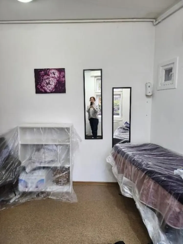 Vanzare apartament in vila ultracentral - Apartament de vânzare in vila, etaj , fara risc seismic , este folosit ca spatiu comercial dar poate fi si apartament de locuit ,este renovat recent, centrala termica proprie, AC, garaj in folosință. momentan apt este inchiriat.