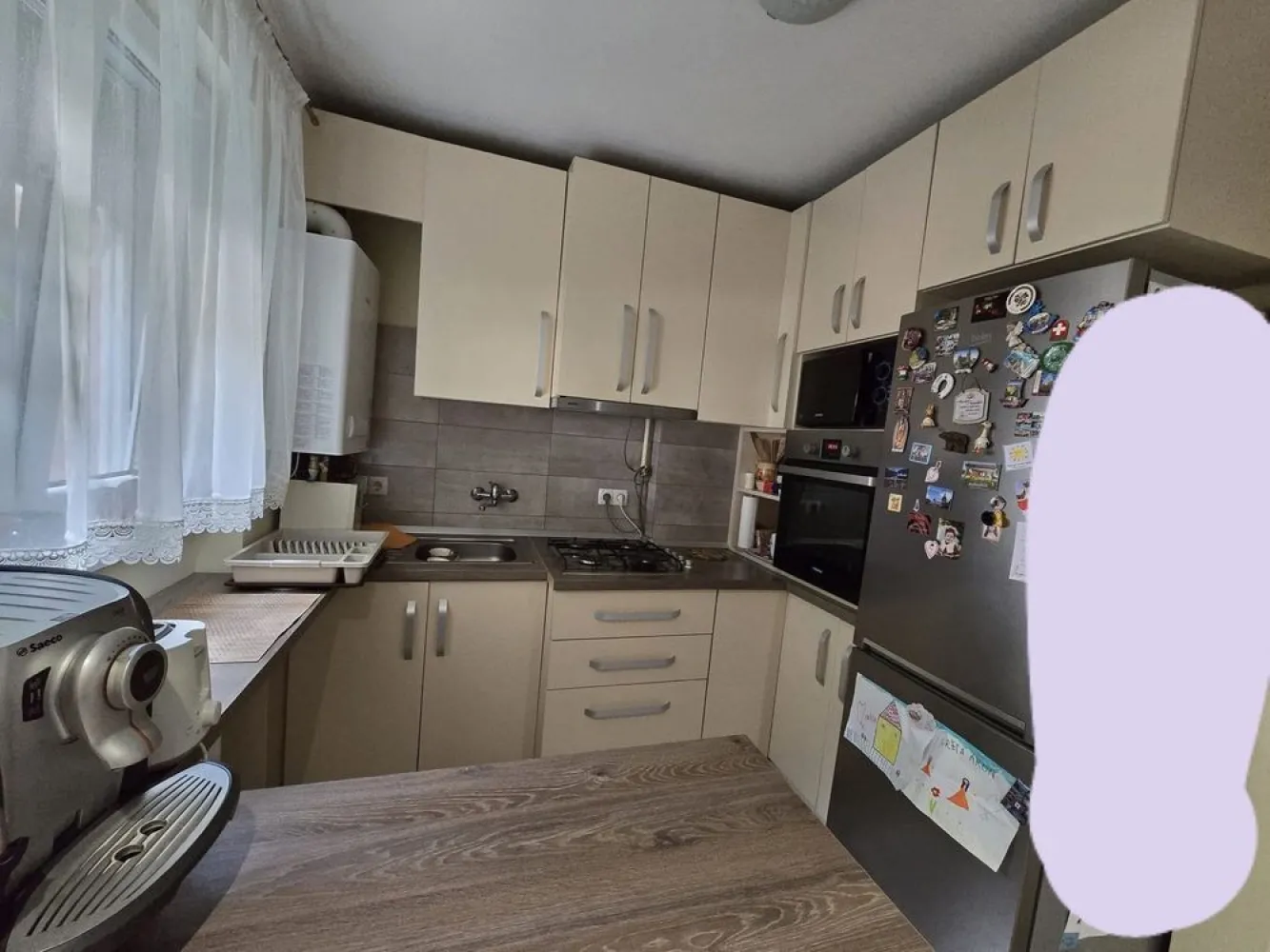 BRASADAS vinde ap 3 cam - Agenția imobiliara BRASADAS vinde un apartament cu 3 camere 65mp util ,situat in zona SOLIDARITĂȚII, aproape de magazine, statii de autobuz, grădinița , scoala , piata de vechituri, piata mica , parc, etc... Este situat la PARTER intr-un imobil cu 4 etaje, constructie din caramida si este compus din: hol intrare, living spatios impreuna cu bucatarie , 2 dormitoare,1 baie,1 loc de parcare rezervata, geamuri termopane cu jaluze,exterior izolat, beci, debara...Apartamentul a fost renovat in 2017 , intalatie electrica noua,centrala a fost schimbata in 2021, canalizare separata.
www.brasadas.com.