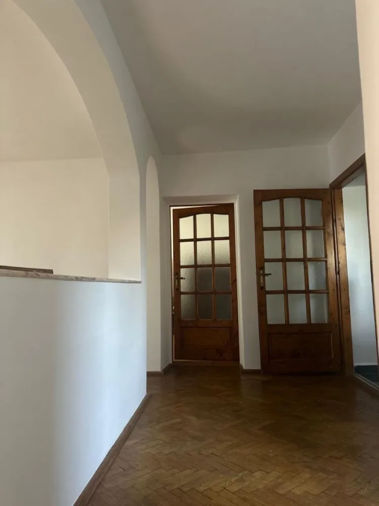 BRASADAS vinde ap 3 cam la PARTER. - Agenția imobiliara BRASADAS vinde apartament cu 3 camere situat la parter, decomandat.

Beneficiază de beci generos pentru depozitare, parcare proprie. Ideal pentru familie sau pentru cei care caută acces facil și spații bine organizate.

www.brasadas.com.