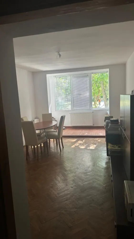 BRASADAS vinde ap 3 cam la PARTER. - Agenția imobiliara BRASADAS vinde apartament cu 3 camere situat la parter, decomandat.

Beneficiază de beci generos pentru depozitare, parcare proprie. Ideal pentru familie sau pentru cei care caută acces facil și spații bine organizate.

www.brasadas.com.