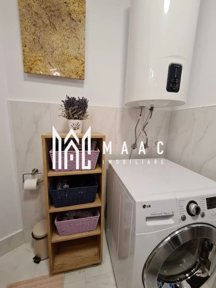 BLACK FRIDAY Garsoniera/ Studio | Investitie | Ultracentral - 🔥 BLACK FRIDAY - Profită de cea mai bună perioadă din an pentru a deveni proprietar! Reducere de 3.000 euro - Pret vechi - 105.000 euro Pret promotional - 102.000 euro MAAC Imobiliare ofera spre vanzare apartament cu 1 camera elegant, complet mobilat si utilat, in zona Ultracentrala (la 1 minut de mers pe jos de inima orasului, Piata Mare). Locuinta se afla la parterul unui imobil izolat si bine pozitionat cu regim de inaltime P+2, este alcatuita dintr-o incapere cu pat matrimonial si canapea extensibila, baie moderna si bucatarie cu toate facilitatile. Se afla intr-o curte comuna cu 4 locatari, avand geam la curte. Langa cafeneaua 5TOGO. Locatia este linistita, primitoare si aranjata modern. Amplasamentul imobilului este unul avantajos, aflandu-se la 5 minute de mers pe jos de spital, centru si Promenada Mall. Locația este dotata cu: - Sistem smart de intrare pe poarta principala cu cod unic si safe separat unde se afla cheile de intrare, pe holul principal. - Saltea Gama Hoteliera Super Ortopedica Memory, Biomedical 180x200 cm - Este o saltea silentioasa, ferma, fara arcuri, având un confort deosebit. - Canapea extensibila 3 locuri cu suprafata de dormit: 144x194 cm - Smart TV si internet. - Cafetiera Tassimo. - Fierbător de apa. - Vesela pentru 4 persoane, tacâmuri, tirbușon, pahare de vin și apă, oale și tigaie, boluri și alte ustensile pt bucătărie - Masina de spălat vase - Plita electrica - Frigider și cuptor cu microunde - Masina de spălat rufe, uscător de rufe automat - Dezumidificator Trotec - Fier de călcat și masă de călcat Apa calda este funizata de un boiler de 100l, incalzirea in locuinta se efectuează prin panourile electrice agatate pe pereti, cu termostat care se controleaza prin aplicație telefon la distanta. De 6 ani funcționeaza in regim hotelier cu mult succes. Pentru mai multe detalii sau pentru a programa o vizionare, va rugam specificati telefonic: CP2590867 }}