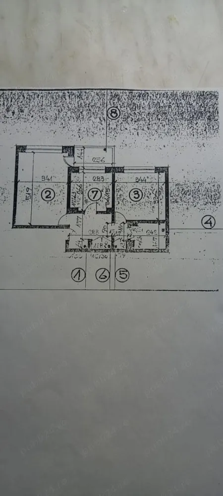 Vand apartament 2 camere zona Aviatiei - Apartament 2 camere decomandate, etaj 1 din 4, Str. Elena Caragiani, nr. 44, Sector 1, Bucuresti

Bloc 4 etaje

Vizionare apartament sambata 21 dec 2024 intre orele 10 si 14

Nu dorim colaborarea cu agentiile.

Suprafata totala 52 mp si suprafata utila de 50,10 mp

An constructie 1985

Reabilitat termic 2011

Dependinte: bucatarie, camara, debara, vestibul, baie si balcon tip logie de 3,75 mp

Parchet laminat in camere, hol si balcon din 2017

Gresie si faianta in bucatarie din 2017

Gresie si faianta baie din 1985

Necesita reamenajare dar se poate locui dupa ce se da eventual o mana de lavabil.

Mobila existenta este functionala, mai putin mobilierul de bucatarie care trebuie inlocuit sau reparat eventual in prima urgenta dar daca nu este dorita, prezentam apartamentul gol.