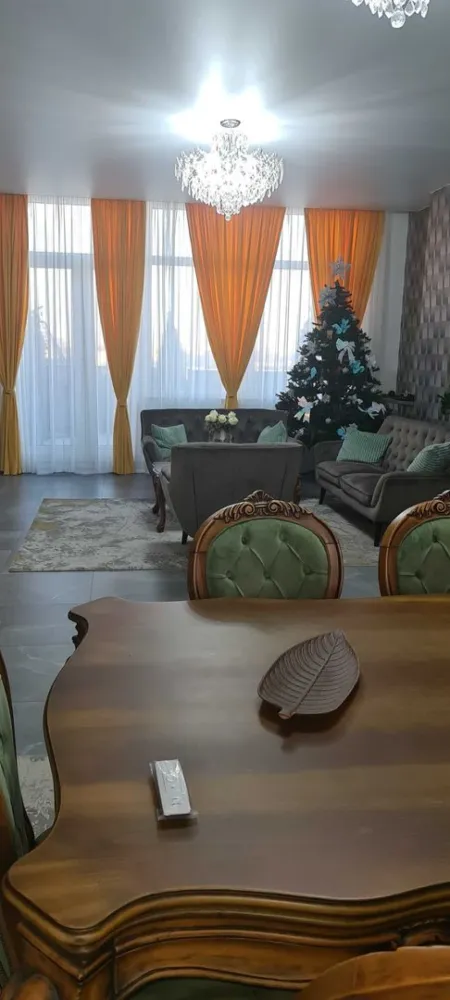 Penthouse Mihai Bravu - PENTHOUSE METROU MIHAI BRAVU 360 mp
PENTHOUSE-UL SE AFLA IN ZONA MIHAI BRAVU LA ETAJUL 10.AVAND IN ZONA STATIA DE METROU MIHAI BRAVU la 2 minute ,statia de tramvai , STB si la 10 minute de centrul Bucurestiului cu masina personala.
Penhouse-ul in suprafata de 180 mp utili include 5 dormitoare , doua bai, living in suprafata de 50 mp ,bucatarie si 3 debarale si doua dressinguri . O terasa de 180 mp utili.Terasa avand vedere pe bulevardul MIhai Bravu cat si pe spate avand Delta Vacaresti, terasa amenajata cu pardoseala flotanta ,plante , pergola ,gratar pe gaz si apa.
Dotari Penthouse
Curentul este 380 w
Panouri solare 6 kw cu contract de Prosumator
Statie de incarcat masina electrica
Patru locuri de parcare la subteran
Centrala proprie
Incalzire in pardoseala ,cu termostate pe fiecare zona .
AC in fiecare camera
Se vinde mobilat si utilat.