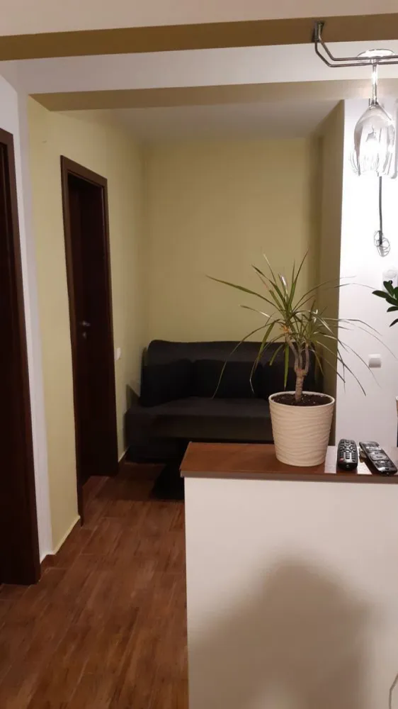 Vand apartament cu 2 camere NU GARSONIERA dubla si loc de parcare - Vând apartament cu 2 camere , bucătărie separată 
(NU confundați cu proprietarii de garsonieră dublă și folosesc titulatura de apartament cu 2 camere - gen open space )
la parter din 5 etaje (pretabil spațiu comercial) Bld. Metalurgiei / Drumul Binelui 
Foarte bine compartimentat și poziționat, la 1 minute de mers pe jos făță de statia STB și hipermarket plus alte magazine de cartier !
La 10 minute de mers pe jos făță de stație de metrou apărătorii patriei !
Loc de parcare 5500 E negociabil!
Imobil achiziționat direct de la dezvoltator 
Apartamentul se vinde mobilat si utilat complet !
Anul construcției 2019