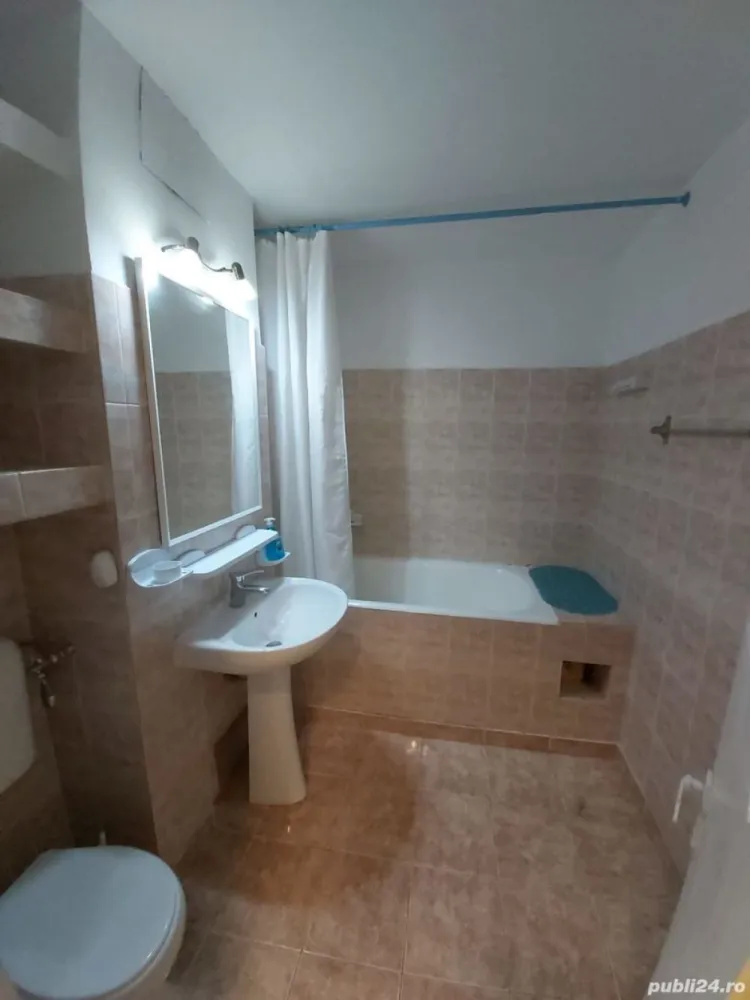UNIRII CENTRAL- Apartament 4 camere - decomandat- bloc MONOLIT - direct de la PROPRIETAR - PROPRIETAR, vind apartament, 4 camere , decomandat, in ZONA UNIRII CENTRAL, exact la intersectia Sfanta Vineri cu Coposu, in fata noului MOLL Sfanta Vineri. Apartamentul este situat stradal intr-un bloc MONOLIT (cel mai rezistent tip de constructie).
 Apartament de 4 camere, decomandat, confort 1 sporit, situat la etajul 1 din 8, in suprafata construita de 132m.p.aproximativ 110m.p. suprafata utila, proaspat renovat (complet mobilat si utilat) , compus din- intrare pe dreapta in hol lung si spatios, bucatarie deschisa, spatioasa si luminoasa, living deschis, generos si luminos, 3 dormitoare mari si luminoase, 2 bai mari, debara, 2 balcoane inchise cu termopan ca si toate ferestrele, parchet, gresie, aer conditionat, usa metalica blindata,internet fibra optica , cablu TV., loc de parcare in fata si in spate.
 Apartamentul este situat in zona centrala strategica privilegiata, imediat avem TOATE mijloacele de transport in comun: - la 1 minut distanta avem METROUL UNIRII 2 si 1 ; Avem autobuze, troleibuze, tram, taxi in fata scarii blocului ; avem la parter supermarket Mega Image si CEC BANK si Zoomserie ; Vis-a-vis avem supermarket Carrefour; scoli; avem Casa Poporului - fantani- parc, Centrul Istoric, la 5 minute de mers pe jos.
 Apartamentul dispune de vedere stradala MIxta, in fata avem noul MOLL SFINTA VINERI si lipit de el avem Unirea Shopping Center, an spate avem o parcare mare si libera si o biserica. Apartamentul este situat la etajul 1 chiar desupra la CEC BANK, linga Zoomserie, ideal pentru locuinta, birouri sau ca investitie (chiria in zona este foarte mare, lunar sau in regim hotelier). Va astept la vizionare ! Pret - 339 000euro. 
 TELEFON: