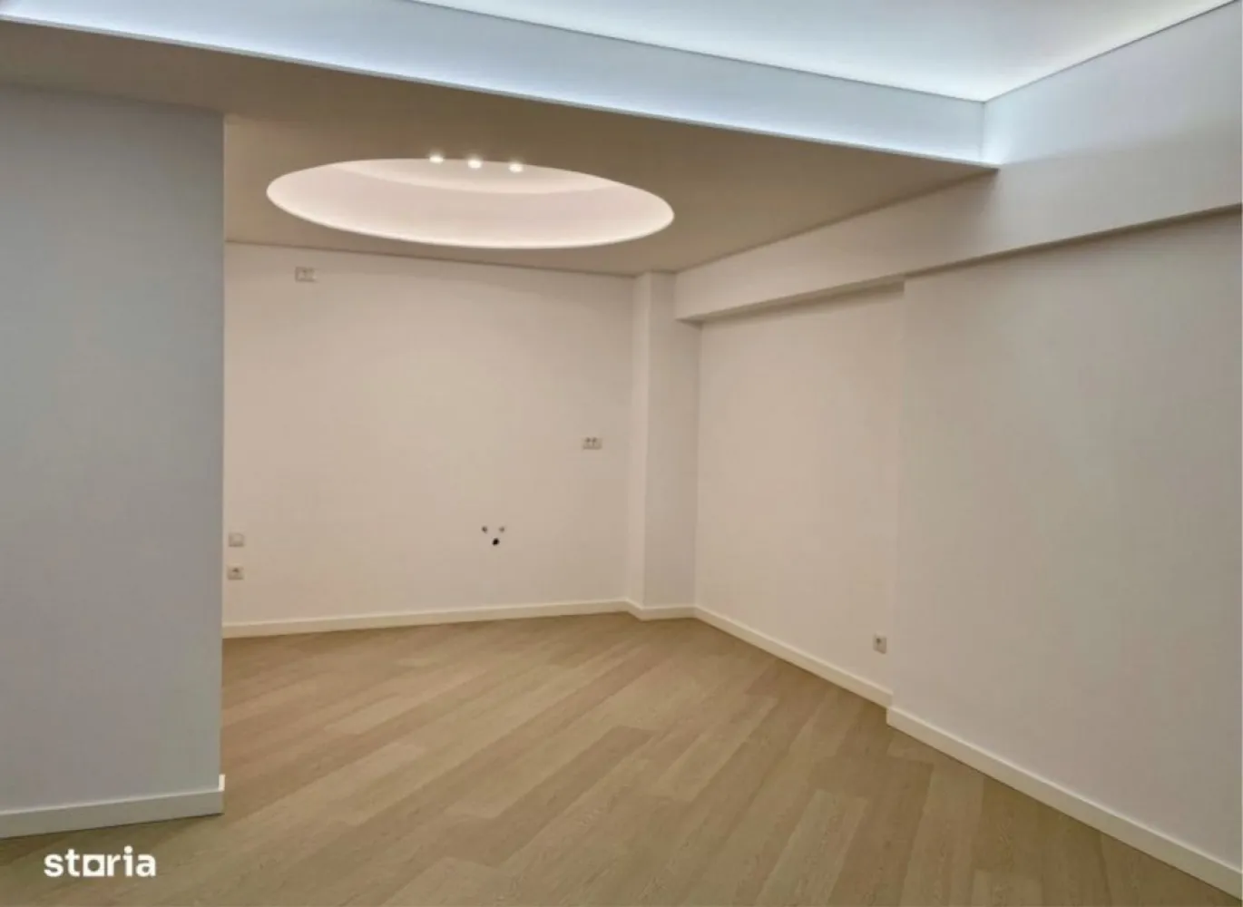 Apartament 3 camere | Cortina North | PROPIETAR | Pipera - PROPIETAR! Apartament 3 camere, situat vis-a-vis de Porche Nord Pipera in complexul rezidential premium Cortina North. 

Apartamentul este pe Faza 3 si este finalizat!

Pretul afisat este cu TVA inclus.

Se poate achizitiona si parcare la subteran -1

Apartamentul beneficiaza de una dintre cele mai bune pozitii, fiind situat in Corp C2, cu vedere spre exterior, la strada Campul Pipera (perpendiculara Bulevardului Pipera), neavand nicio cladire construita in fata, asadar este ferit de zgomotul traficului de pe bulevard.

Apartamentul se afla la etajul 1, este decomandat, si are o suprafata totala de 96.45 mp construiti si de 76.7 mp utili.

Beneficiaza de 2 grupuri sanitare (unul cu cada, iar celalalt cu cabina de dus), si un balcon foarte spatios (9.8 mp).

Suprafata UTILA de 76.7 mp a apartamentului este distribuita astfel:

- Living + Bucatarie: 23,5 mp

- Dormitor 1: 12,4 mp

- Dormitor 2: 16,8 mp

- Baie 1: 4,5 mp

- Baie 2: 3,3 mp

- Hol: 6,4 mp

- Balcon: 9,8 mp

Ansamblul Cortina North se afla in vecinatatea a doua mari supermarketuri: Lidl si Kaufland. De asemenea imobilul se situeaza in apropiere de statii STB, de statiile de metrou Aurel Vlaicu (Aviatiei) si Pipera (Dimitrie Pompei), in proximitatea viitorului Spital Metropolitan, precum si in apropiere de scoli, gradinite, si alte centre comerciale.

In plus, ansamblul Cortina North beneficiaza de amplasarea unui sens giratoriu conexat accesului in ansamblu ce asigura circulatia facila din ambele directii de circulatie ale Bulevardului Pipera.

Complexul rezidential Cortina North ofera un stil de viata premium, activ, sanatos si securizat, cu o paleta larga de facilitati unice in zona:

- centru Fitness si Wellness cu bazin de inot

- peste 1,5 km pista de alergare

- peste 10.000 mp de spatii verzi amenajate conform unui plan peisagistic integrat arhitecturii

- galerii comerciale dedicate

- parcari private subterane si supraterane

- acces controlat

- fatada ventilata, etc.

FINISAJE PREMIUM:

- fatada ventilata SwissPearl

- tamplarie Schuco cu geam tripan termoizolant,

- ceramica Porcelanosa

- obiecte sanitare Daniel Rubinetterie

- parchet calitate superioara

- usi de intrare securizate Pinum

- usi interioare Filomuro

- sisteme de iluminat led incastrate si la vedere, scafe, contur luminos ambiental.

- tavan barisol

DOTARI:

- centrala termica Ariston in condensatie, cu gaz;

- aer conditionat in fiecare camera, tip multisplit – LG;

- videointerfon;

- utilitati "ready to use” (racorduri individuale la gaze, curent electric, apa curenta, internet);

- aparatura electrica si cablaje pregatite pentru conexiunea TV si internet.
