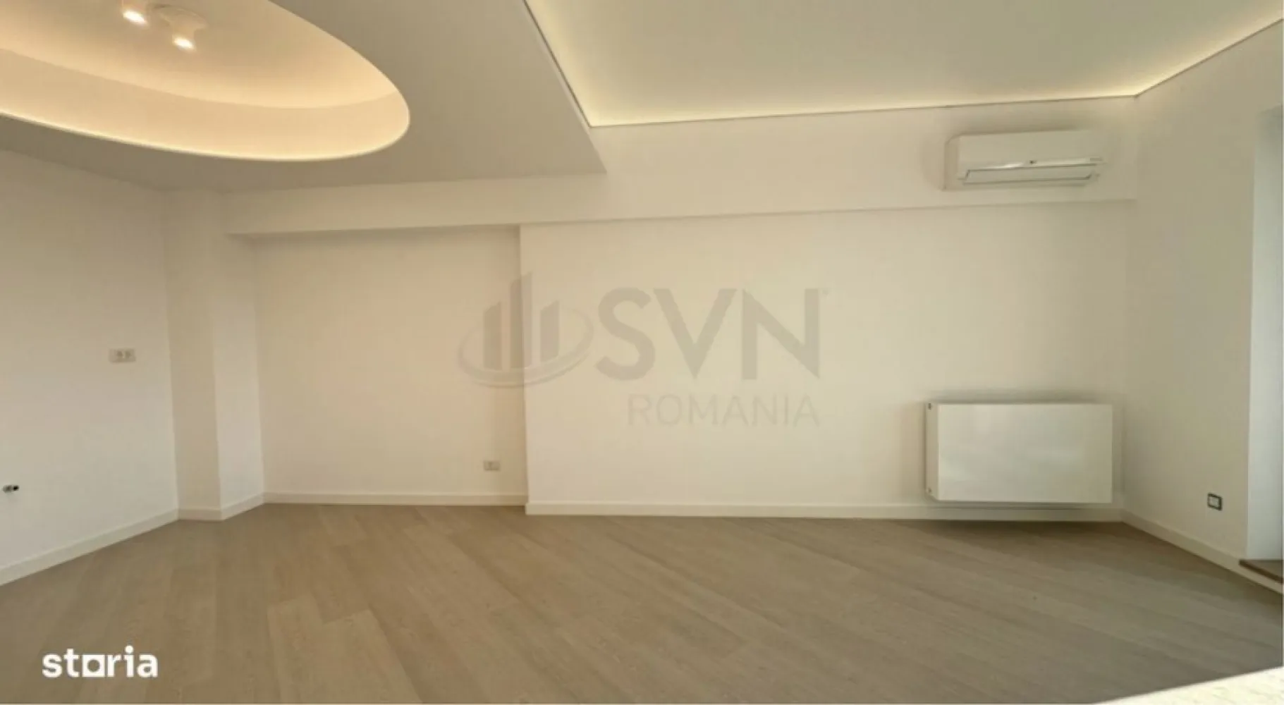 Apartament 3 camere | Cortina North | PROPIETAR | Pipera - PROPIETAR! Apartament 3 camere, situat vis-a-vis de Porche Nord Pipera in complexul rezidential premium Cortina North. 

Apartamentul este pe Faza 3 si este finalizat!

Pretul afisat este cu TVA inclus.

Se poate achizitiona si parcare la subteran -1

Apartamentul beneficiaza de una dintre cele mai bune pozitii, fiind situat in Corp C2, cu vedere spre exterior, la strada Campul Pipera (perpendiculara Bulevardului Pipera), neavand nicio cladire construita in fata, asadar este ferit de zgomotul traficului de pe bulevard.

Apartamentul se afla la etajul 1, este decomandat, si are o suprafata totala de 96.45 mp construiti si de 76.7 mp utili.

Beneficiaza de 2 grupuri sanitare (unul cu cada, iar celalalt cu cabina de dus), si un balcon foarte spatios (9.8 mp).

Suprafata UTILA de 76.7 mp a apartamentului este distribuita astfel:

- Living + Bucatarie: 23,5 mp

- Dormitor 1: 12,4 mp

- Dormitor 2: 16,8 mp

- Baie 1: 4,5 mp

- Baie 2: 3,3 mp

- Hol: 6,4 mp

- Balcon: 9,8 mp

Ansamblul Cortina North se afla in vecinatatea a doua mari supermarketuri: Lidl si Kaufland. De asemenea imobilul se situeaza in apropiere de statii STB, de statiile de metrou Aurel Vlaicu (Aviatiei) si Pipera (Dimitrie Pompei), in proximitatea viitorului Spital Metropolitan, precum si in apropiere de scoli, gradinite, si alte centre comerciale.

In plus, ansamblul Cortina North beneficiaza de amplasarea unui sens giratoriu conexat accesului in ansamblu ce asigura circulatia facila din ambele directii de circulatie ale Bulevardului Pipera.

Complexul rezidential Cortina North ofera un stil de viata premium, activ, sanatos si securizat, cu o paleta larga de facilitati unice in zona:

- centru Fitness si Wellness cu bazin de inot

- peste 1,5 km pista de alergare

- peste 10.000 mp de spatii verzi amenajate conform unui plan peisagistic integrat arhitecturii

- galerii comerciale dedicate

- parcari private subterane si supraterane

- acces controlat

- fatada ventilata, etc.

FINISAJE PREMIUM:

- fatada ventilata SwissPearl

- tamplarie Schuco cu geam tripan termoizolant,

- ceramica Porcelanosa

- obiecte sanitare Daniel Rubinetterie

- parchet calitate superioara

- usi de intrare securizate Pinum

- usi interioare Filomuro

- sisteme de iluminat led incastrate si la vedere, scafe, contur luminos ambiental.

- tavan barisol

DOTARI:

- centrala termica Ariston in condensatie, cu gaz;

- aer conditionat in fiecare camera, tip multisplit – LG;

- videointerfon;

- utilitati "ready to use” (racorduri individuale la gaze, curent electric, apa curenta, internet);

- aparatura electrica si cablaje pregatite pentru conexiunea TV si internet.
