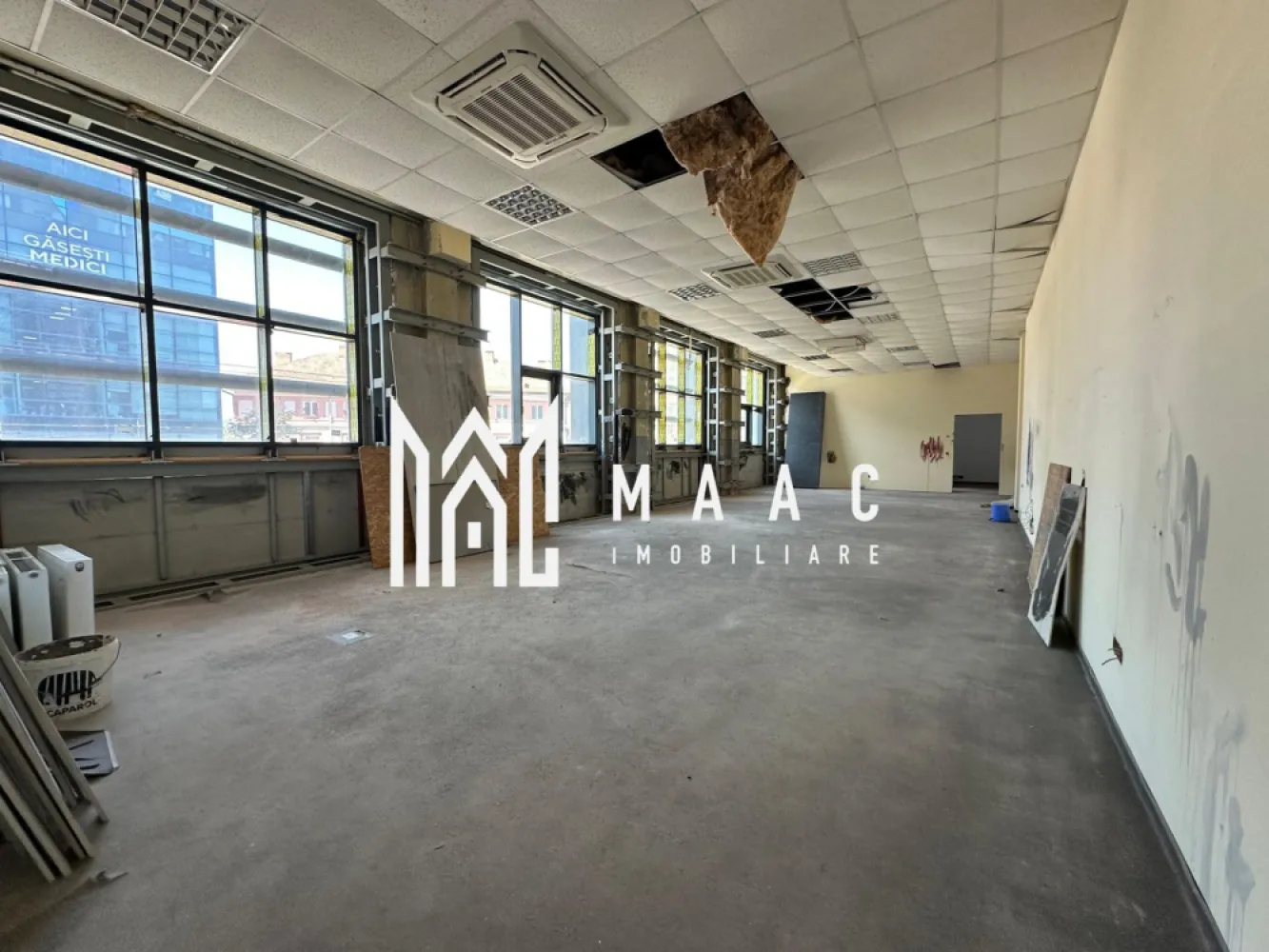 Cladire de birouri A+ | 900mp | Mihai Viteazu - Clădire întreagă de birouri clasa A+ disponibilă pentru închiriere – 900 mp utili, Bulevardul Mihai Viteazu O oportunitate rară în Sibiu: întreaga clădire (3 etaje superioare, total ~900 mp utili) este disponibilă pentru închiriere, perfectă pentru companii medii sau mari care își doresc sediu dedicat, cu toate funcționalitățile integrate. Suprafață totală: 900 mp, distribuiți pe 3 etaje – posibilitate de personalizare completă Recepție dedicată, birouri, săli de ședință, spații tehnice, zone de relaxare – totul într-un singur loc Locație centrală, zonă de business consacrată, în imediata vecinătate a Plaza 35 și MedLife Ideal pentru centre IT, firme de consultanță, clinici private, coworking sau instituții educaționale Un spațiu gândit pentru companii ambițioase care caută autonomie, imagine și eficiență. }}