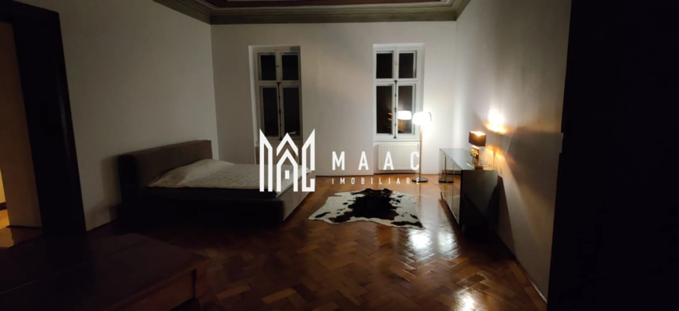 Apartament 3 camere I Etajul 2 I Zona Piata Mare - MAAC Imobiliare propune spre închiriere un apartament elegant, situat in proximitatea Pietei Mari. Locuinta, renovata recent, este disponibila imediat si se preteaza ca rezidenta dar si ca spatiu pentru birouri. Initial, locatia se preda nemobilata (ca in foto) dar exista disponibilitate din partea proprietarului pentru a mobila. Cuprinde 3 incaperi generoase, bucatarie inchisa, baie, hol de acces, dressing. Aferent- spatiu de depozitare in pod, in beci si inca o camera tehnica, separata, ce adaposteste centrala termica pe gaz. Apartamentul va fi mobilat și pregătit pentru predare în luna august. Se percepe garantie in cuantumul a doua luni de chirie si chirie in avans. Se poate parca in curtea interioara a cladirii. Amplasarea in zona ultracentrala, dimensiunea, compartimentarea, multitudinea posibilitatilor de exploatare a potentialului acestui apartament reprezinta atu-uri importante pentru aceasta proprietate. Pentru informații sau vizionari, va rugam specificați telefonic: CP2586762 }}