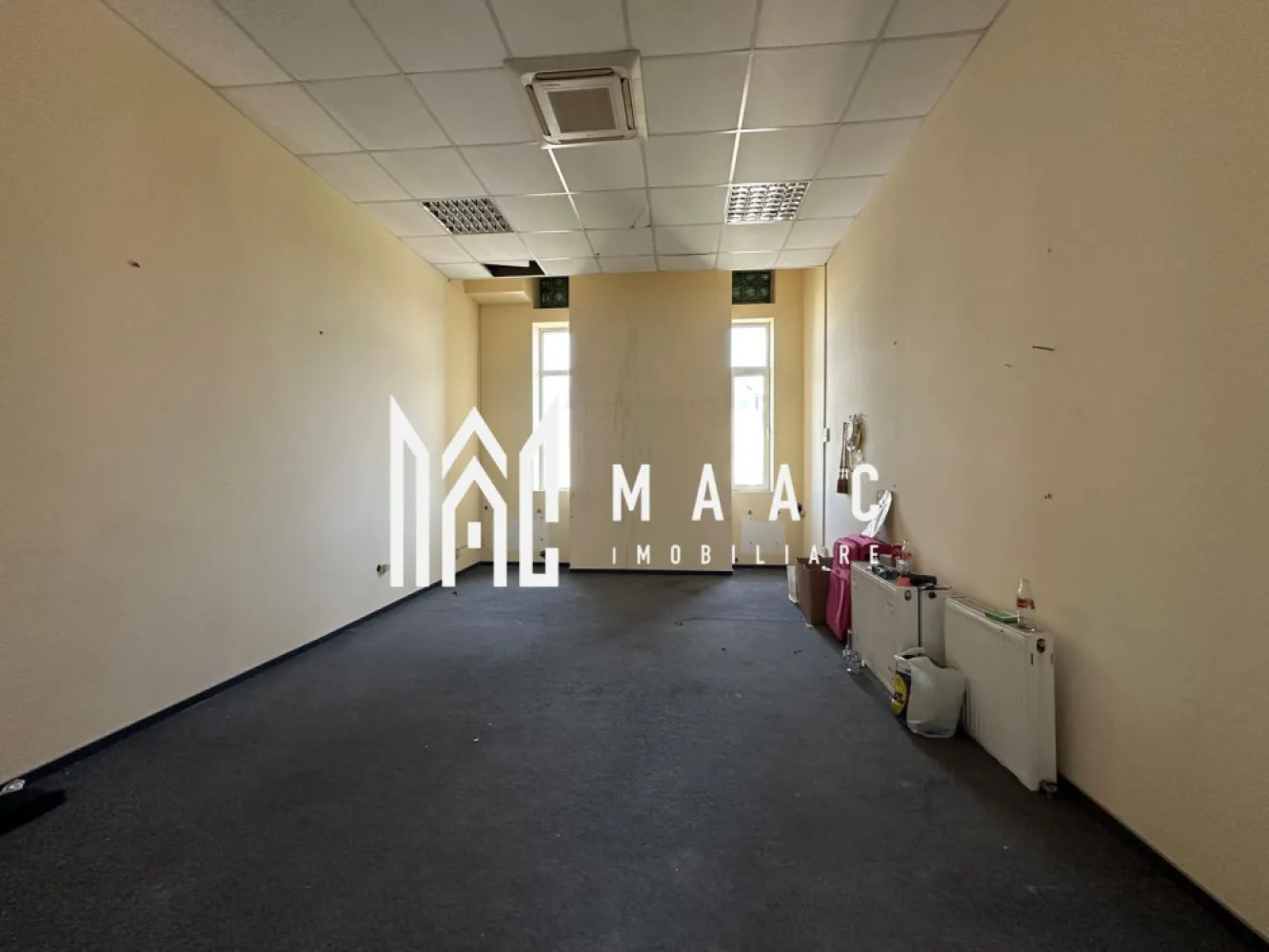 Spațiu de birouri | Etaj 2 | Vad & Trafic | Mihai Viteazu - Etajul 2 – birouri clasa A+ de închiriat, într-o clădire premium din centrul Sibiului Dacă ești în căutarea unui spațiu de birouri rafinat, perfect pentru activitate concentrată, etajul 2 din clădirea situată pe Bulevardul Mihai Viteazu este alegerea ideală. 📐 Suprafață de aproximativ 300 mp utili 🧩 Spațiu versatil, potrivit pentru birouri executive, training, HR, departamente IT sau educație privată 🏢 Clădire cu chiriași de renume la parter și demisol 🔧 Se livrează finisat la standarde A+, cu posibilitatea personalizării layout-ului Zona este recunoscută drept pol de business și oferă acces rapid la toate facilitățile urbane. O soluție eficientă pentru companii care doresc să combine prestigiul cu eficiența operațională. }}