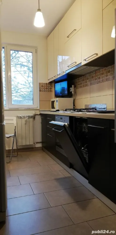 Apartament 4 camere decomandat Pacii-Gorjului-Apusului-Uverturii, COMPLEX COMERCIAL APUSULUI - ATENTIE!!! comision 0% 
DIRECT PROPRIETAR

NU DORESC COLABORARE CU AGENTII IMOBILIARE!
VA ROG NU INSISTATI.

Apartament cu 4 camere decomandat, confort 1, clasa energetica A.
Situat pe strada Apusului, in zona Complexului Comercial Apusului, amenajat premium, intr-o zona excelenta, sigura si cunoscuta Pacii-Gorjului-Apusului-Uverturii,
aproape de orice punct de interes, transport in comun, zone comerciale, supermarketuri, mall-uri, piete, parcuri, scoli, gradinite si cresa etc.

Transportul in comun nu ar trebui sa mai fie o grija, toate legaturile sunt la indemana

Metrou Piata Gorjului 8-10 min.
Metrou Pacii 12-15 min
STB linia 336,178,106 1-2 min Complex comercial Apusului 
Autogara Militari 12 min

Scolii, gradinite si cresa:

Scoala "Regina Maria" (fosta gen.198) 100-150 metri,
 
Scoala Constantin Brâncusi (fosta gen. 174) 100-150metri, 

Scoala "Sfânta Treime" (fosta 160) distanta100-150 metri.
 
Gradinita "Dumbrava Minunilor" in incinta scolii Regina Maria 100-150 metri, 

Cresa Militari "Harap Alb" la100-150 metri, 

Policlinica Apusului 100 metri.

Acest apartament ofera multa lumina, caldura, confort, liniste, siguranta, spatiu, intimitate, spatiu verde si tot ce iti doresti.

Apartamentul de 4 camere decomandat 80mp se afla la etajul 3 din 4.
-bucatarie - 7.70mp
-living - 18mp
-camera - 13.00mp
-camera - 11mp
-camera - 10mp
2 apartamente pe palier, 
10 apartamente pe scara, vedere mixta, mult spatiu verde, boxa spatioasa la subsolul blocului si nu in ultimul rand, parcare ADP in fata blocului, CATV+INTERNET (wifi)
Blocul beneficieaza de interfon si camere video la fiecare scara.
Apartamentul este izolat termic (10cm clasa energetica A), proaspat renovat si amenajat premium, se vinde complet mobilat si utilat.
ATENTIE!
Intretinerea este foarte mica.

Apartamentul dispune de 4 camere decomandat, suprafata utila 80mp, etaj 3 din 4, 1 baie, 1 WC servici, 1 balcon spatios
Usa metalica MACO cu yale MOTTURA
Tamplarie PVC VEKA
Gresie si faianta PREMIUM
Parchet laminat EGGER
Usi CLASSEN
Aer conditionat ELECTROLUX (control WIFI)
Rulouri aluminiu
Baterie+dus cada GROHE 
Baterie lavoar KLUDI
Intrerupatoare si prize SCHNEIDER
Totul este nou.
Toate utilitatile: tevi cupru, calorifere aluminiu, contoare apa si caldura cu citire radio.

BUCATARIA: 
este executata la comanda si include: 
Chiuveta+baterie PYRAMIS 
Masina de spalat vase ARISTON
Cuptor electric ELECTROLUX
Plita cu gratar din fonta
ARISTON HOTPOINT
Hota GORENJE, 
Frigider INDSESIT.

BAIE: 
Baterii GROHE, KLUDI
Obiecte sanitare ROCA
Masina de spalat LG (8kg)

CAMERE;
Dormitor matrimonial executat la comanda
Sifonier, dulapuri si canapele IKEA in camere
 
ATENTIE!! TOTUL ESTE NOU!!! 

Nu se accepta credit ipotecar.

Suprafata totala utila de 80 mp COMISION 0%!!!
NU DORIM COLABORARE AGENTII IMOBILIARE