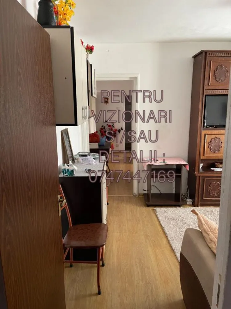 Apartament 4 camere Apusului - Apartment 4 camere cu 2 bai ( baie + wc de serviciu) , confort 2, pe strada Apusului sector 6.
Suprafata 59,58mp conform releveu. 
Etaj 8 din 10 , bloc dat in folosinta in 1972. 
Parchet, geamuri termopan, usi termopan la bai. 
Balcon inchis cu rama din cornier. 
Aer conditionat in sufragerie. 
Boxa pentru depozitare in subsolul blocului. 
Vis a vis de bloc este statia de autobuz Aragonitului , liniile 106 si 178. 
Blocul se afla la 15 min de metrou Gorjului/Pacii. 
In apropiere sunt scolile nr 198 si 160, magazine ( profi, mega image), piata Apusului, farmacii, policlinica Apusului. 

Accept plata si prin credit bancar.