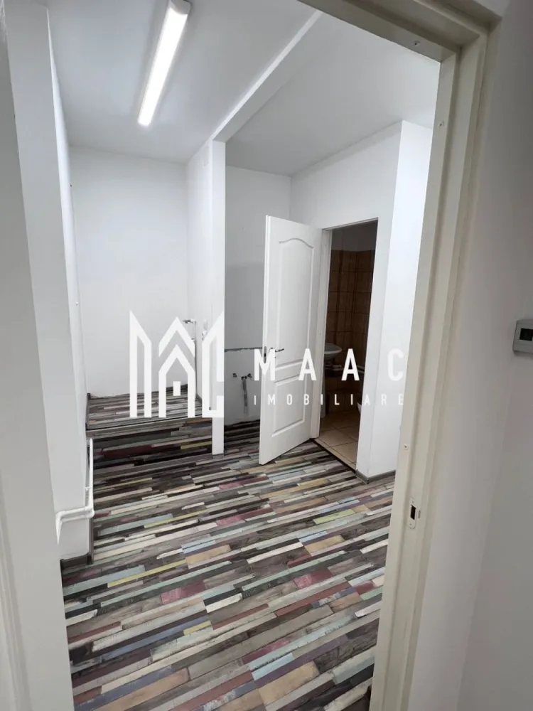 Spațiu comercial de închiriat I 36MP I Zona Calea Dumbravii - MAAC Imobiliare propune spre închiriere un spațiu comercial amplasat in zona Calea Dumbravii. Este alcatuit dintr-o incapere generoasa, grup sanitar si spatiu de depozitare.. Dispune de instalatie de aer conditionat, centrala termica, parcare. Se închiriază pe o durată minimă de 12 luni. Se percepe o garanție în cuantumul unei chirii lunare. Pentru mai multe informații, sau pentru a programa o vizionare, va rugam specificați telefonic: CP2585532 }}