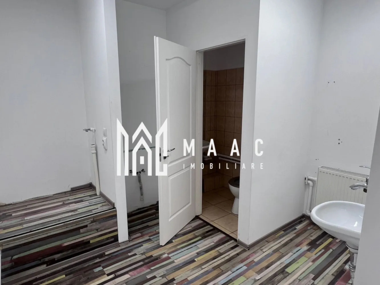 Spațiu comercial de închiriat I 36MP I Zona Calea Dumbravii - MAAC Imobiliare propune spre închiriere un spațiu comercial amplasat in zona Calea Dumbravii. Este alcatuit dintr-o incapere generoasa, grup sanitar si spatiu de depozitare.. Dispune de instalatie de aer conditionat, centrala termica, parcare. Se închiriază pe o durată minimă de 12 luni. Se percepe o garanție în cuantumul unei chirii lunare. Pentru mai multe informații, sau pentru a programa o vizionare, va rugam specificați telefonic: CP2585532 }}