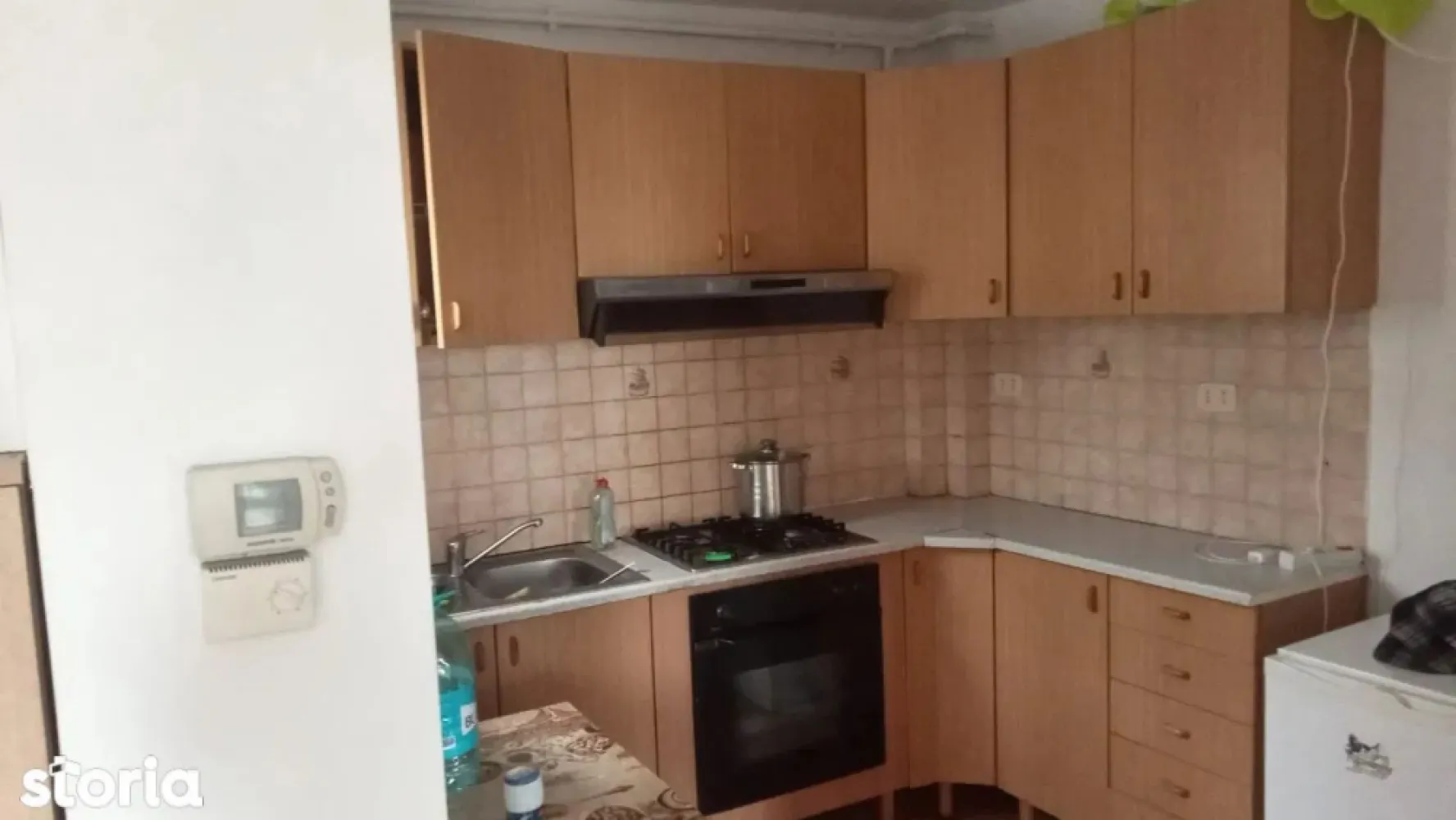 ageuropa.ro vinde ap 2 cam CARAMIDA FINISAT etaj 4 Micro 14 Dariu Pop. - Agentia EUROPA vinde apartament FINISAT cu doua camere situat la etajul 4 în Micro 14 pe Dariu Pop. Apartamentul este din CARAMIDA, are 42mp suprafata utila si se vinde cu bucătăria mobilata.