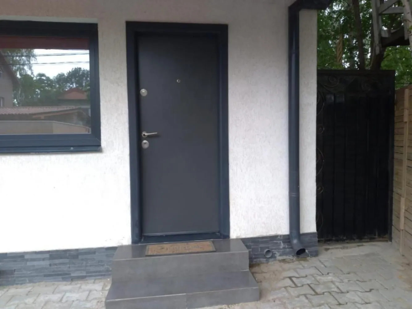 Garsoniera Mamaia Nord - Se vinde garsoniera in Mamaia Nord, bloc nou(2018) vizavi de Lidl.
Garsoniera (20mp):
-centrala termica Immergas
-aer condiționat
Gradina(20mp)

Locație perfecta pentru închirierea in regim hotelier sau pentru o casa de vacanta. Cartier foarte liniștit.
Pentru mai multe detalii puteți suna la 07******51