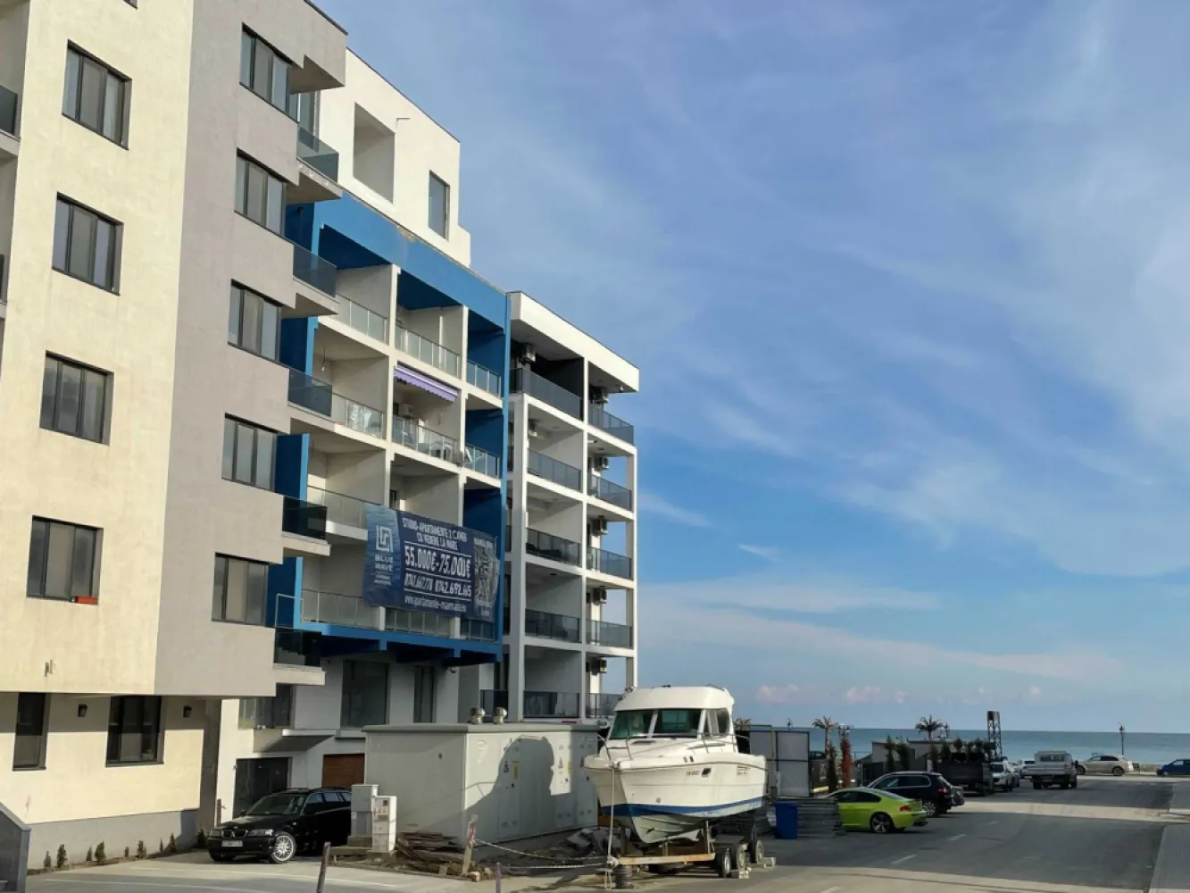 Vand Studio Mamaia Nord 65000 euro - - Proiect finalizat, receptionat si intabulat 2021
- Aflat la 60 de metri de plaja Stefan Building
- Toate finisajele incluse in pret, travertin, aer conditionat, usa metalica, termopan, obiecte sanitare
- Cladirea este placata cu travertin
- Cladirea beneficiaza de lift
- Proiectul beneficiaza de locuri de parcare pentru fiecare apartament in parte(35 Locuri)
- Fara taxa de complex