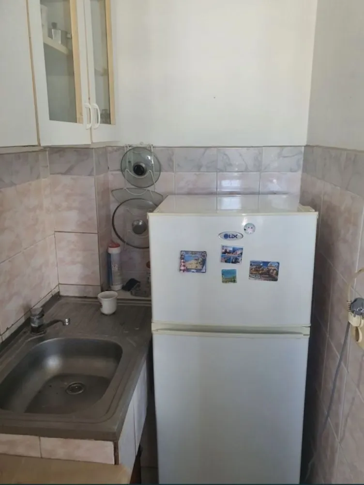 Garsoniera de vanzare - Vând garsoniera str Badea Cartan Constanța , 21 mp et 4/4 
Garsoniera se vinde mobilată și utilată cu frigider, mașina de spălat. aer condiționat .
Garsoniera necesita îmbunătățiri
Tel 07******64