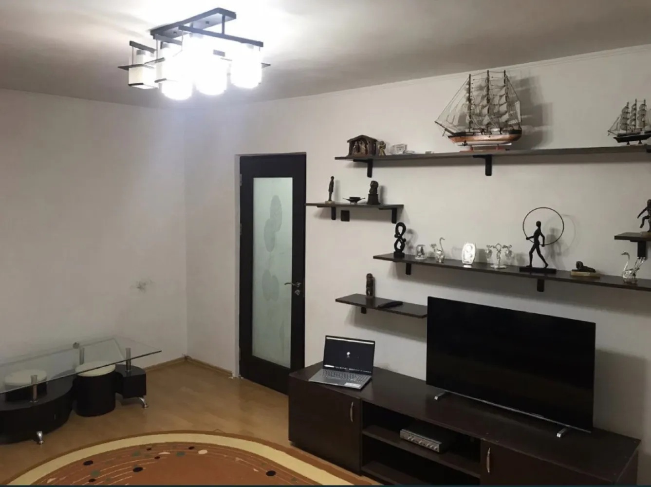 Apartament de vanzare 50 mp - Vând apartament zona Doraly , 50 mp , mobilat si intr-o stare buna. (Cu balcon)
