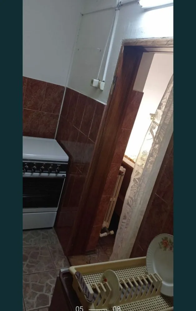 Apartament 2 camere Km 5 - Apartament 2 camere situat in KM5 la etajul 4/4, gresie faianta termopane izolatie exterioara. mai multe detalii la telefon.EXCLUS agentii.