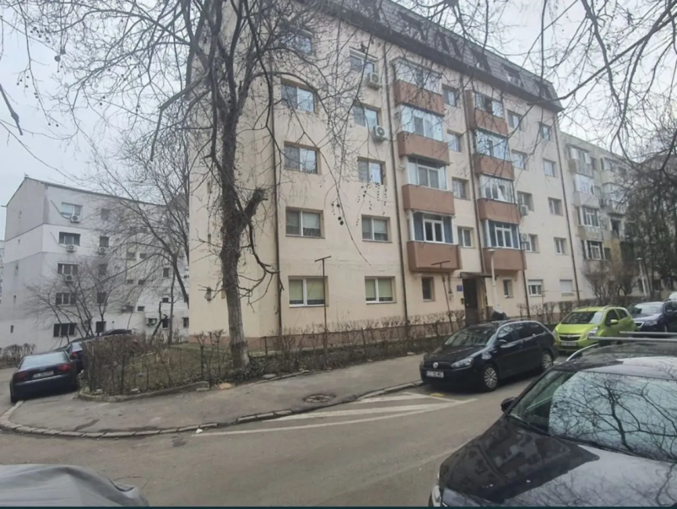 Vand apartament 2 camere zona Eden - Persoana fizica vand apartament 2 camere semidecomandat Etaj 2. Apartamentul are centrala pe gaze, izolatie exterioara si se afla pe strada Dionisie cel Mic nr 60 Zona Eden
Aparatamentul are 43m2+Balcon 3,69m2