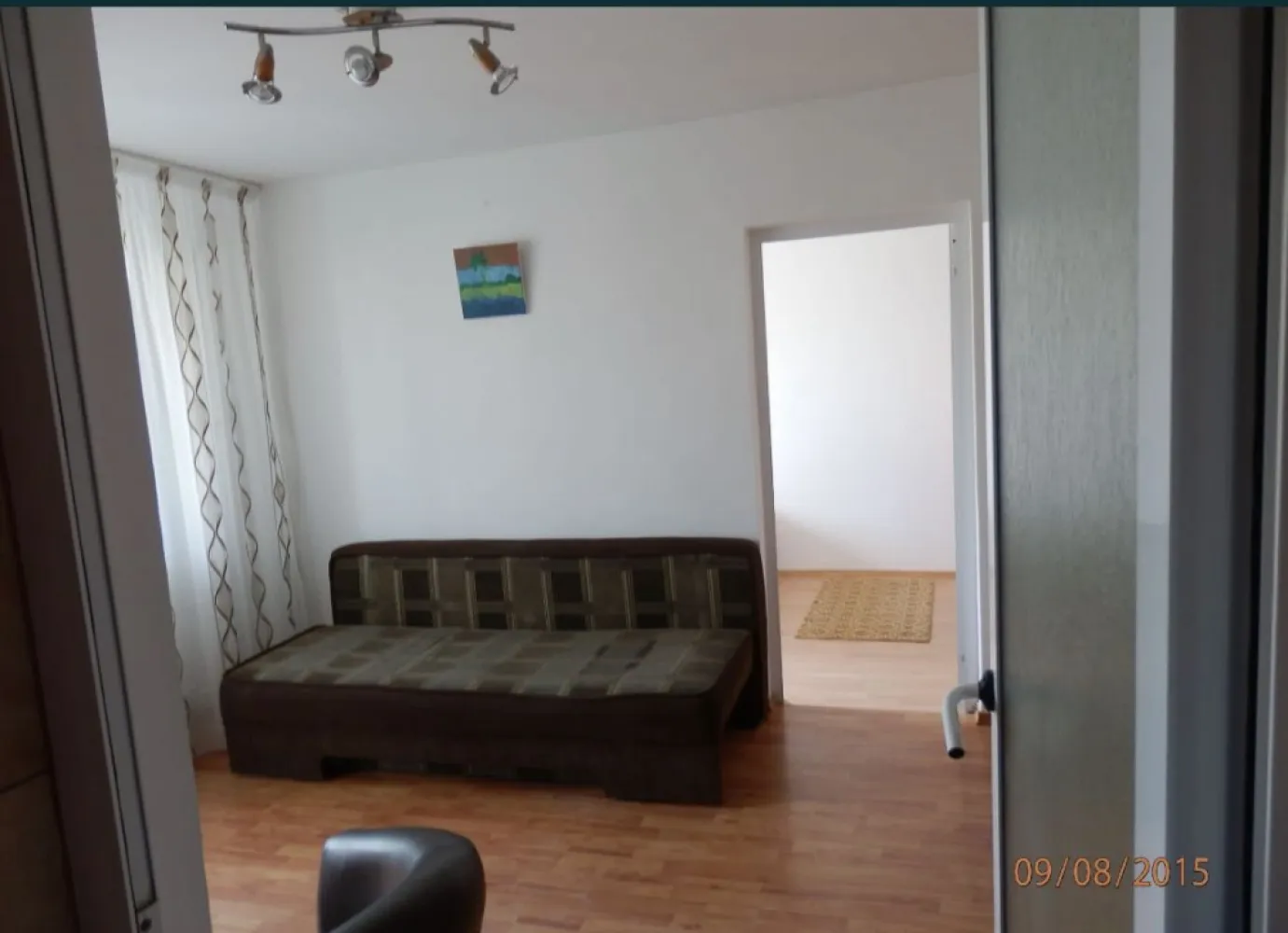Vand apartament - Vindem apartament stada Ion Vodă,etaj 1,balcon,termoizolat,centrala termica,din cărămidă, aer conditionat,100 m de bulevardul mamaia și de universitatea ovidius,30 m facultatea stiinte economice,cochet ,foarte călduros,magazine la 20 m 0752130892