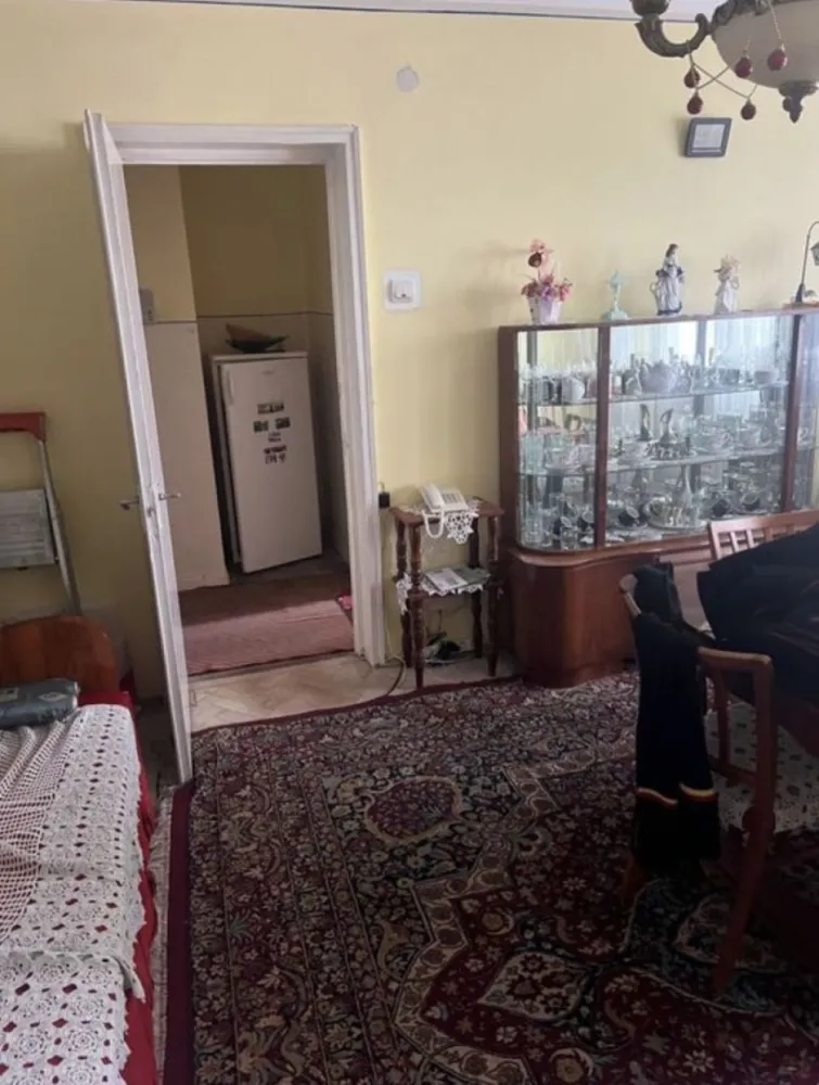 Vand apartament - Vând apartament mobilat, suprafață 46,30mp 2 balcoane, 2 camere Situat pe Bvd. Ferdinand, etajul 6. Pentru mai multe detalii 0744289887