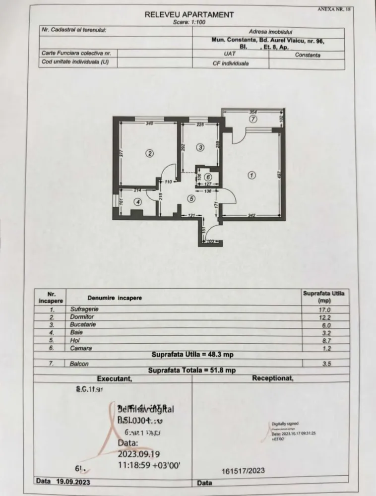 Apartament 2 camere decomandat, renovat,mobilat,utilat,centrala - Descoperiți eleganța urbană și confortul la înălțime în acest apartament cu două camere, situat la etajul 8 într-un imobil modern cu 10 etaje, în zona CET din Constanța. Recent renovat cu finisaje de înaltă calitate, acest apartament decomandat vă așteaptă să deveniți noul său proprietar, oferindu-vă posibilitatea de a vă muta imediat, fără grija renovărilor. Imaginează-ți să te întorci acasă într-un spațiu care îmbină perfect stilul contemporan cu funcționalitatea - fiecare detaliu fiind gândit pentru confortul tău. Apartamentul este complet mobilat și utilat, eliminând orice preocupare suplimentară legată de amenajare sau cheltuieli neașteptate. De la bucătăria modernă, dotată cu electrocasnice de ultimă generație, la livingul primitor și dormitorul relaxant, fiecare cameră este o invitație la confort și stil. Vizibilitatea apartamentului la etajul 8 nu doar că vă asigură o liniște deosebită, departe de agitația urbană, dar vă oferă și o priveliște panoramică impresionantă, mai ales în serile când orașul se aprinde în lumini. Beneficiați de avantajul unui loc de parcare inclus și de comoditatea liftului. Acest apartament reprezintă o oportunitate unică pentru cei care își doresc un cămin plin de rafinament, funcționalitate și vederi spectaculoase, într-una dintre cele mai dinamice zone ale Constanței. Fie că sunteți în căutarea primei dvs. locuințe sau a unei investiții profitabile, acest apartament este pregătit să vă întâmpine cu brațele deschise.