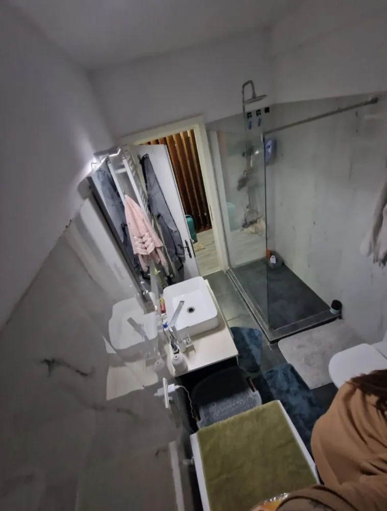 Apartament de vanzare - Proprietar, vând apartament cu 2 camere in zona compozitori, la etajul 3/4, în bloc nou construit, avand o suprafață de 48 mp. Apartamentul este foarte bine compartimentat având 2 camere , baie , balcon închis plus terasă. Temperatura plăcută fiecarui sezon este asigurată de centrala termică și de aerul condiționat. Apartamentul se vinde exact ca in poze, mobilat si utilat cu mobilă făcută pe comanda și electrocasnice de calitate. Amplasarea este excelentă: Cartierul Compozitori este cunoscut pentru liniștea și siguranța sa, fiind totodată foarte aproape de zona Inel 2, unde veți găsi o varietate de magazine, restaurante și facilități recreative. ACCEPT ORICE FEL DE CREDIT. Prețul este negociabil în limita bunului simț, apartamentul fiind ca nou. Pentru mai multe detalii nu ezitați să mă contactați.