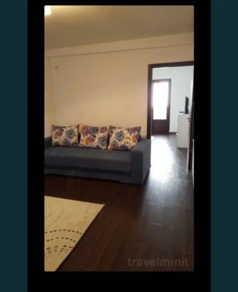 Apartament 2 c Faleza Nord - Apartamentul este pe strada Muncel cartier Faleza Nord ,la o distanță mica de plaja, este la etajul 1 al unui bloc de 3 etaje, bloc nou construcție 2015. Se vinde mobilat și utilat( plita, cuptor, mașina de spalat, ac, frigider, microunde). Este compus din 2 camere semidecomandat ( suprafața 55mp) , 2 balcoane ( unul închis cu tâmplărie termopan noua celălalt neinchis) , baia are cabina de dus.