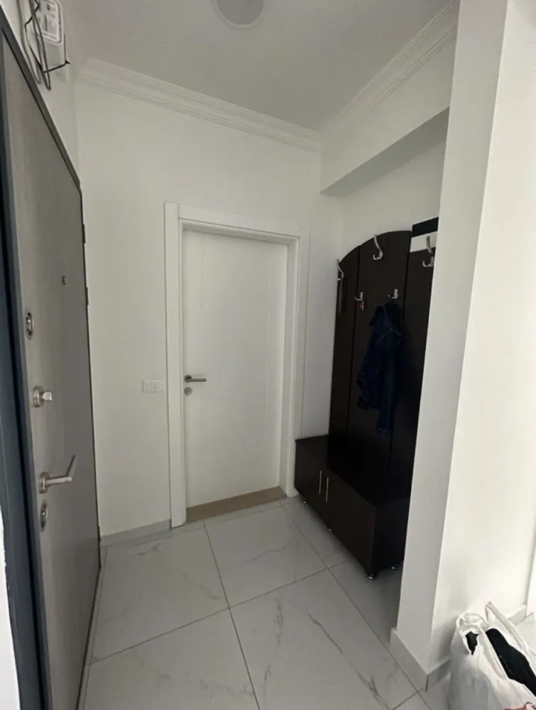 Vand apartament-zona Energia - Proprietar Vand apartament de 2 camere situat in Constanta zona energia intr-un bloc nou avand o suprafata de 60 mp cu balcon Apartamentul este mobilat Centrala proprie pe gaz Loc de parcare privat