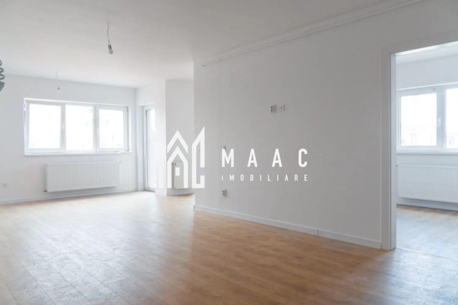| Apartament 3 camere | Etaj 1 | Loc de parcare - MAAC Imobiliare va propune spre vanzare un apartament cu 3 camere, situat într-un complex rezidențial nou. Locuințele care compun ansamblul, sunt structurate în apartamente de 2 camere, 3 camere și 2 tipuri de 4 camere. Toate apartamentele sunt bine proporționate, compartimentate excelent pentru o viață modernă, pregătite și gândite în așa fel încât, fiecare spațiu să fie util vieții cotidiene. Suprafata utila a acestui apartament este de 63.7 mp, cu o compartimentare optima astfel: - living open space cu bucatarie - dormitor matrimonial cu baie proprie - 2 dormitoare - baie - hol - 2 balcoane Se poate opta atat pentru predare la cheie cat si cu predare la stadiul de semifinisat. Pentru mai multe informatii specificati ca ati vazut anuntul cu ID :CP2581856 }}