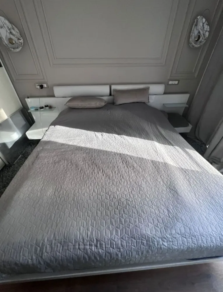 Tomis Park 2 camere terasa 108m mobilat - Persoana fizica vand apartament cu w camere decomandat in complexul Tomis Park cu terasa , 108 m utili, mobilat utilat, centrala pe gaz, etaj 1 din 8 , acte in regula.